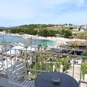 Emaar - Beachfront , Newly Renovated Frühstückspension Ksamil